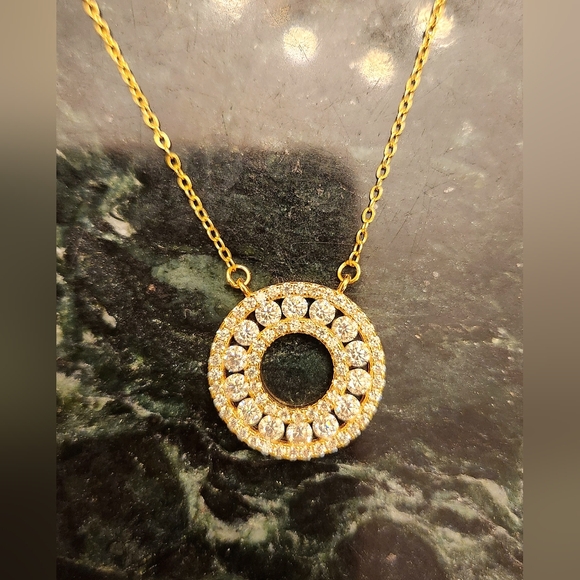 Moissanite Golden Circle Pendant Necklace - Picture 4 of 8